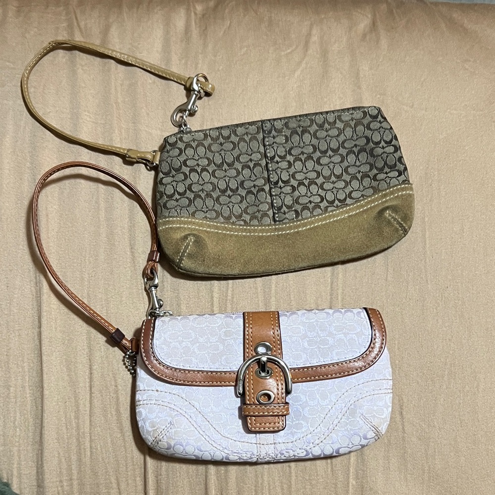 Coach Two-Tone Signature Wristlet Set - Green and White